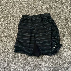 Nike M linered athletic shorts